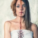 Το Θέατρο του Νέου Κόσμου παρουσιάζει το έργο της Βίβιεν Φράντσμαν "Παράσιτα", σε σκηνοθεσία Βαγγέλη Θεοδωρόπουλου, με την Κόρα Καρβούνη και την Ιωάννα Κολλιοπούλου