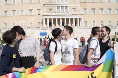 Απάντηση με φιλιά στον Αμβρόσιο