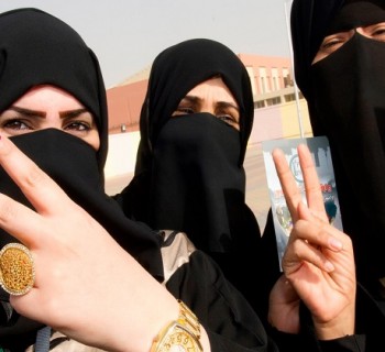 Mια γυναίκα εξελέγη στη Σαουδική Αραβία, στις πρώτες εκλογές στις οποίες μπορούσαν να συμμετάσχουν και αυτές