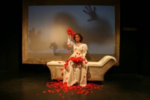 "Εγώ, η Μάρθα Φρόυντ" στο Θέατρο Τέσσερις Εποχές