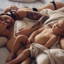 Το Instagram "κατέβασε" όμορφη οικογενειακή φωτογραφία ενός λεσβιακού ζευγαριού!