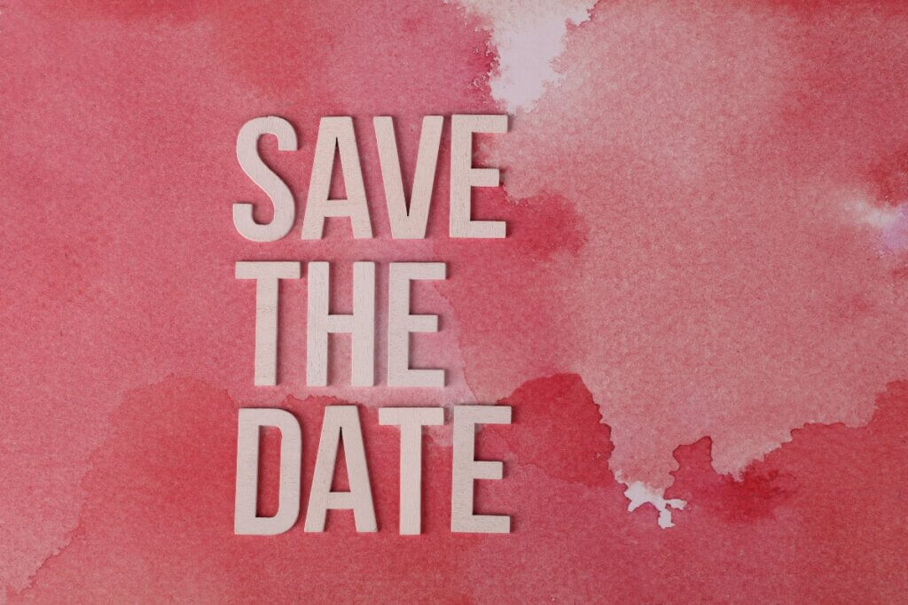 pexels-ann-h-45017-38666599 (1) ροζ εικόνα με quote SAVE THE DATE